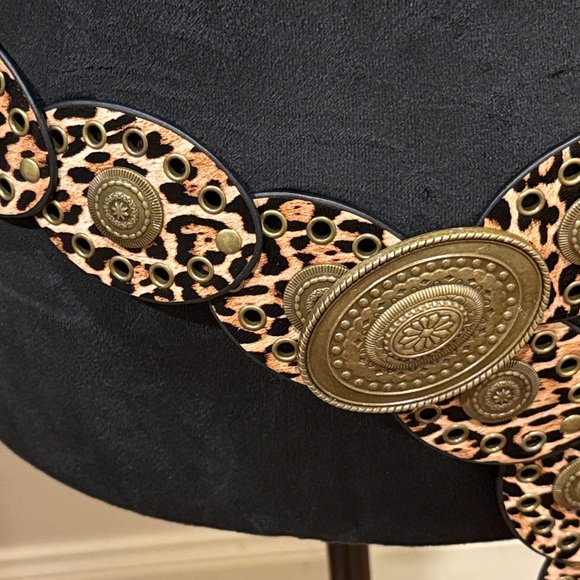Adjustable Oval Disc Leopard Print Statement Belt - Picture 2 of 4